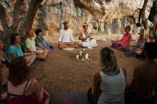 Harmonizující pobyt na Hvaru Kundalini joga meditace zpěv tanec